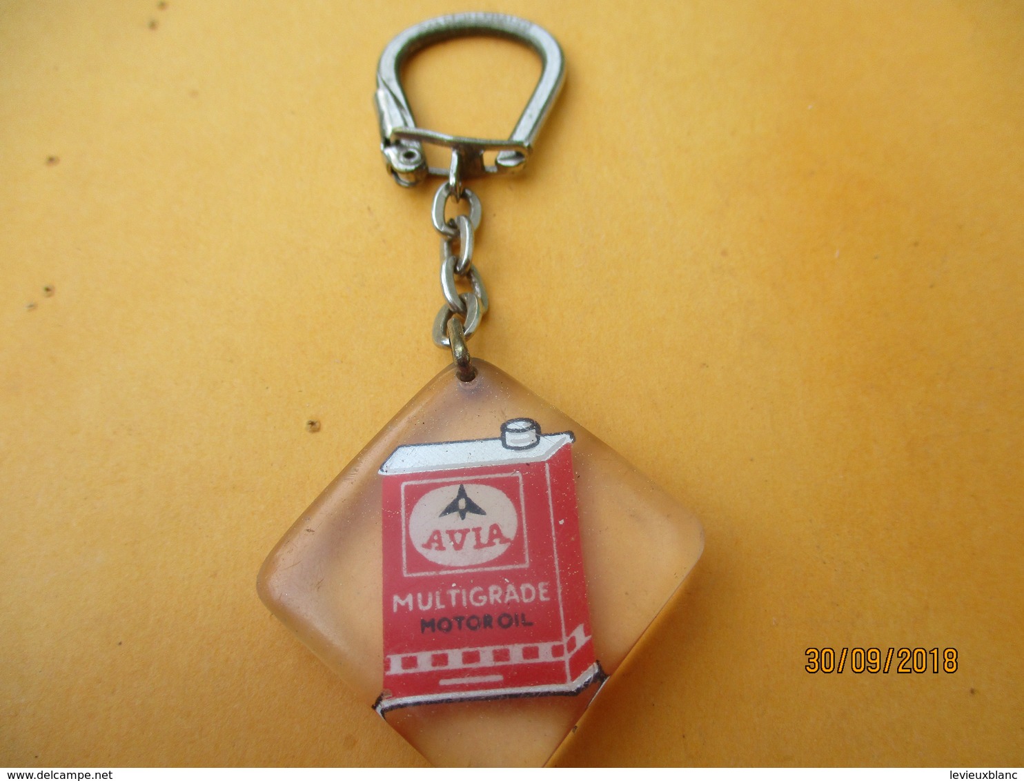 Porte-clé Publicitaire/Lubrifiant/AVIA Multigrade/Motor Oil/ Inclusion Plastique/Vers 1960-1970  POC373 - Key-rings