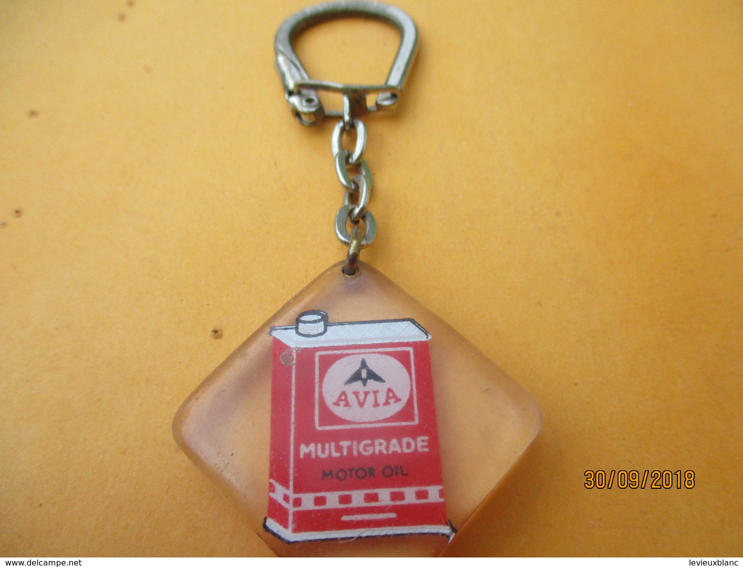 Porte-clé Publicitaire/Lubrifiant/AVIA Multigrade/Motor Oil/ Inclusion Plastique/Vers 1960-1970  POC373 - Portachiavi