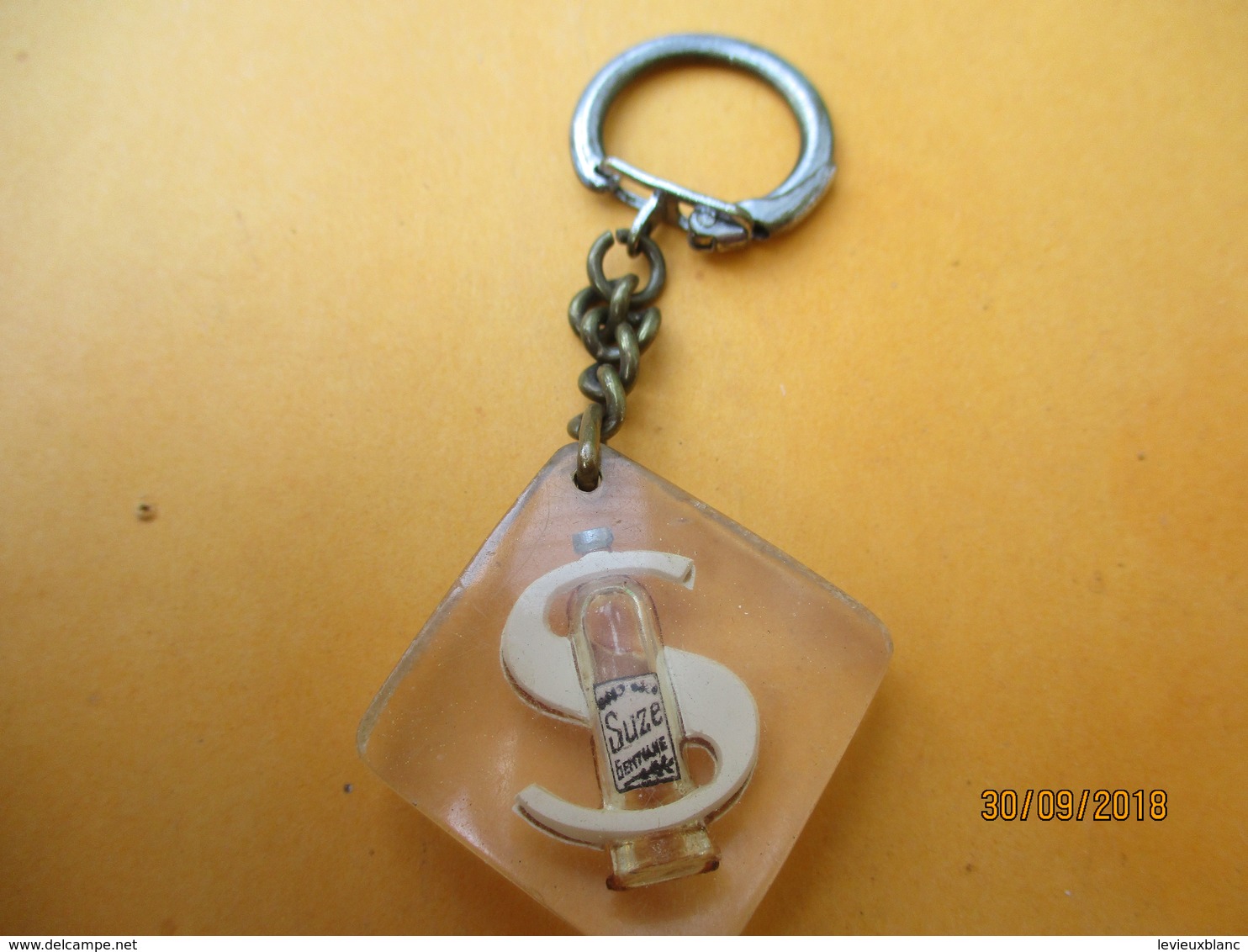 Porte-clé Publicitaire/Spiritueux/SUZE/  Inclusion Plastique/Vers 1960-1970  POC387 - Key-rings