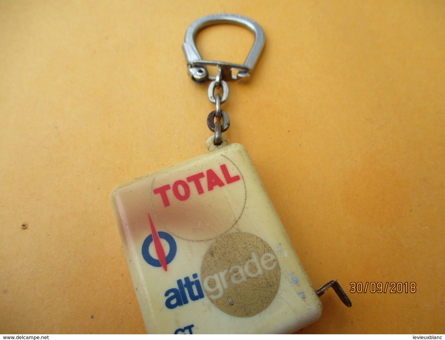 Porte-clé Publicitaire/Lubrifiant/TOTAL Altigrade GT/ Avec Ruban  Centimétre/  Plastique/Vers 1960-1970  POC380 - Portachiavi