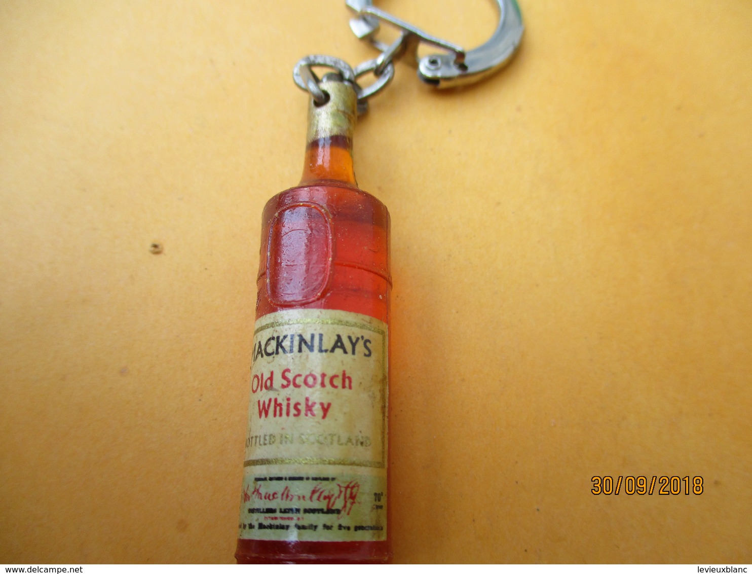 Porte-clé Publicitaire/Spiritueux/MACKINLAYS/ Old Scotch Whisky/   Plastique/Vers 1960-1970  POC381 - Key-rings