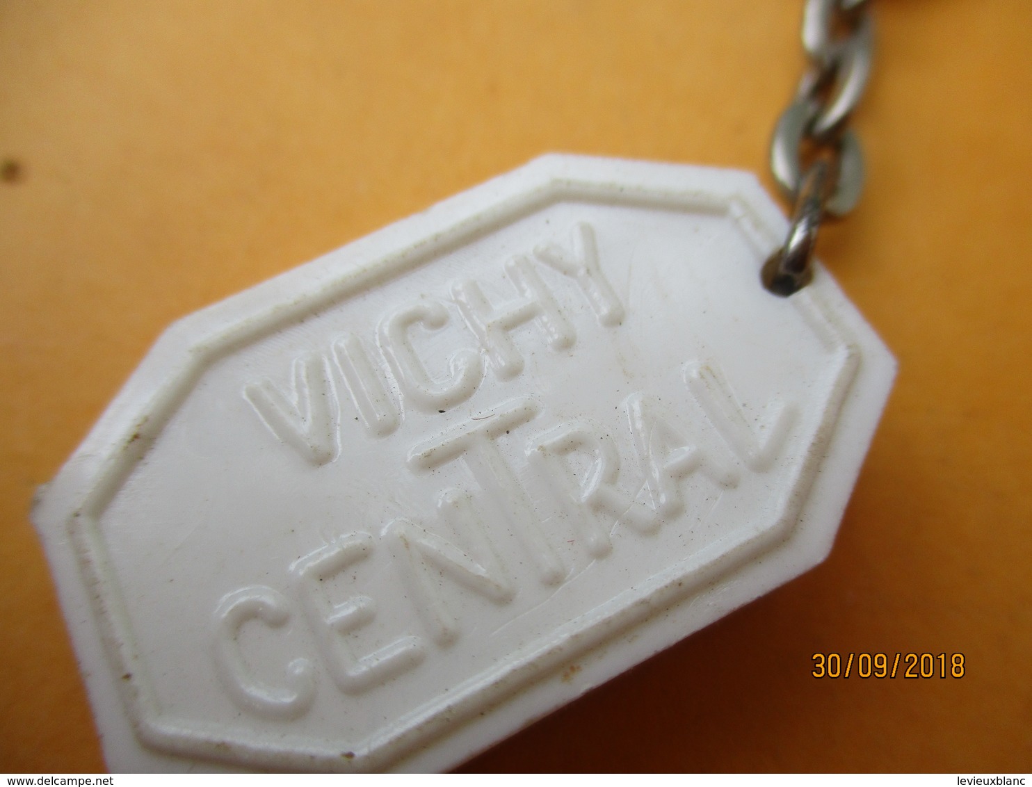 Porte-clé Publicitaire/Médicament/ Pastille Vichy/Bassin De VICHY/ Vichy Central / Plastique/Vers 1960-1970  POC384 - Sleutelhangers