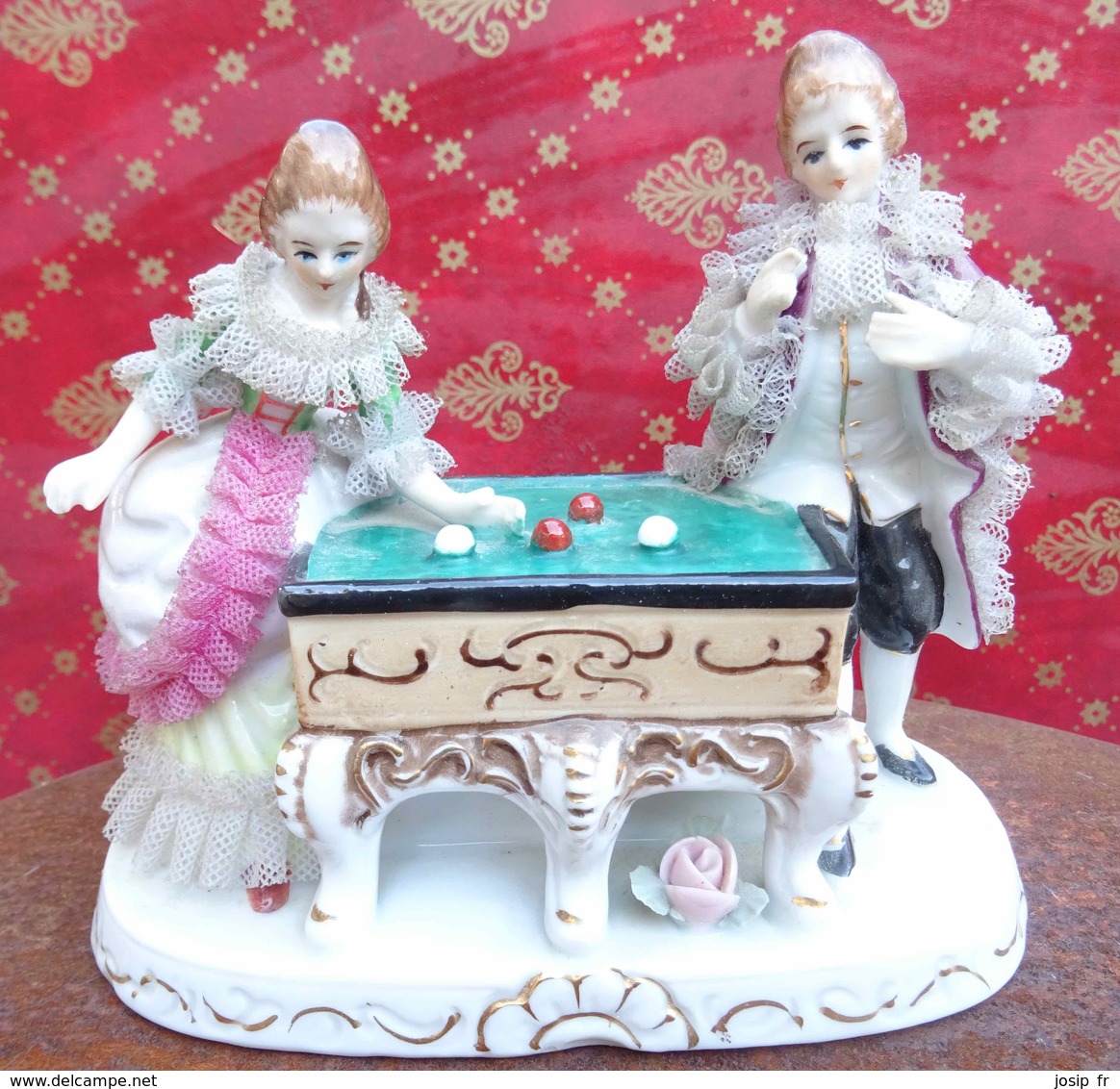 BISCUIT Et DENTELLE: MARQUIS ET MARQUISE AU BILLARD- Style FRAGONARD- 12cm - Personnages