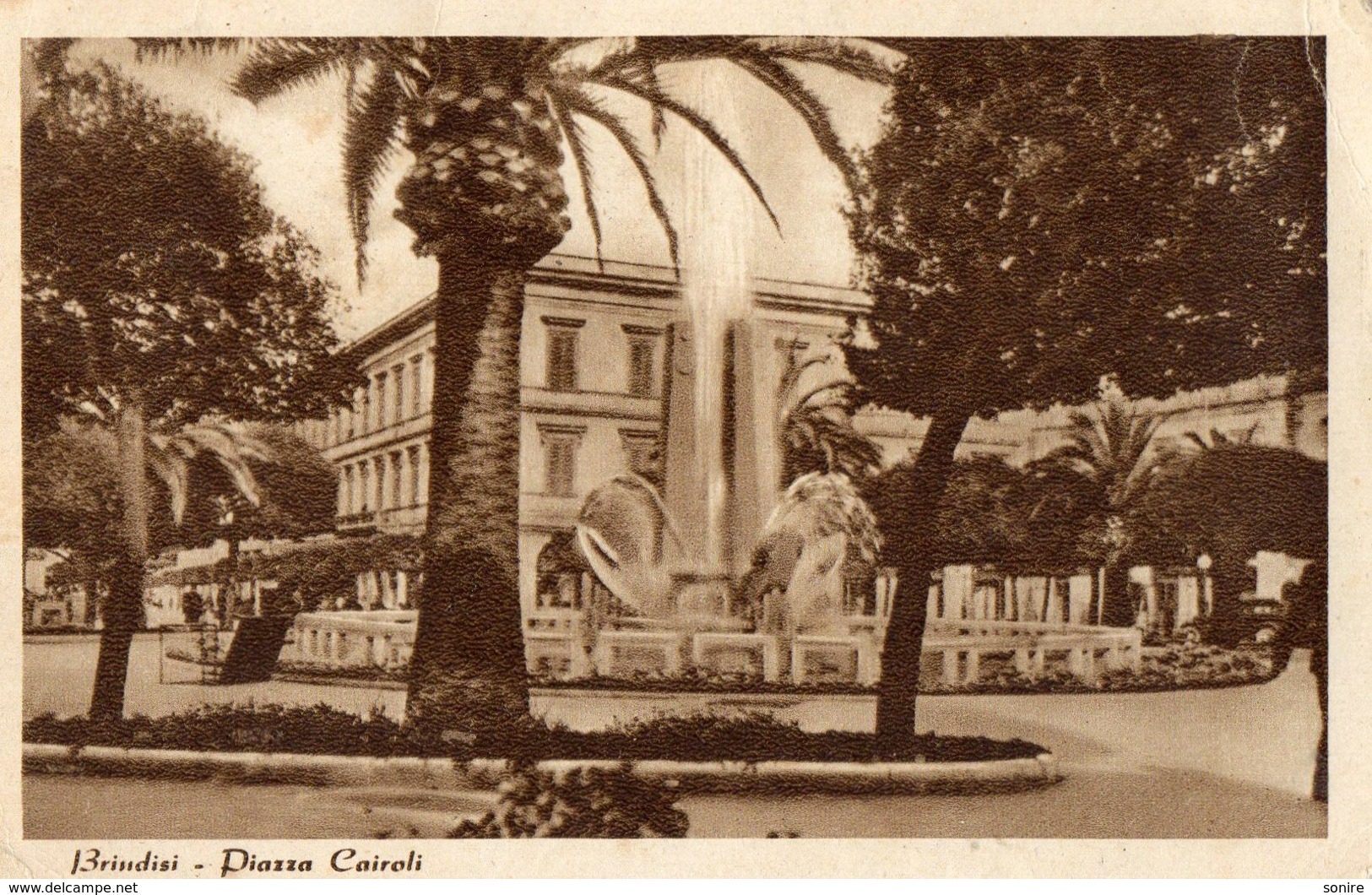 BRINDISI - PIAZZA CAIROLI - ED ANELLI - VG 1946  FP - C159 - Brindisi