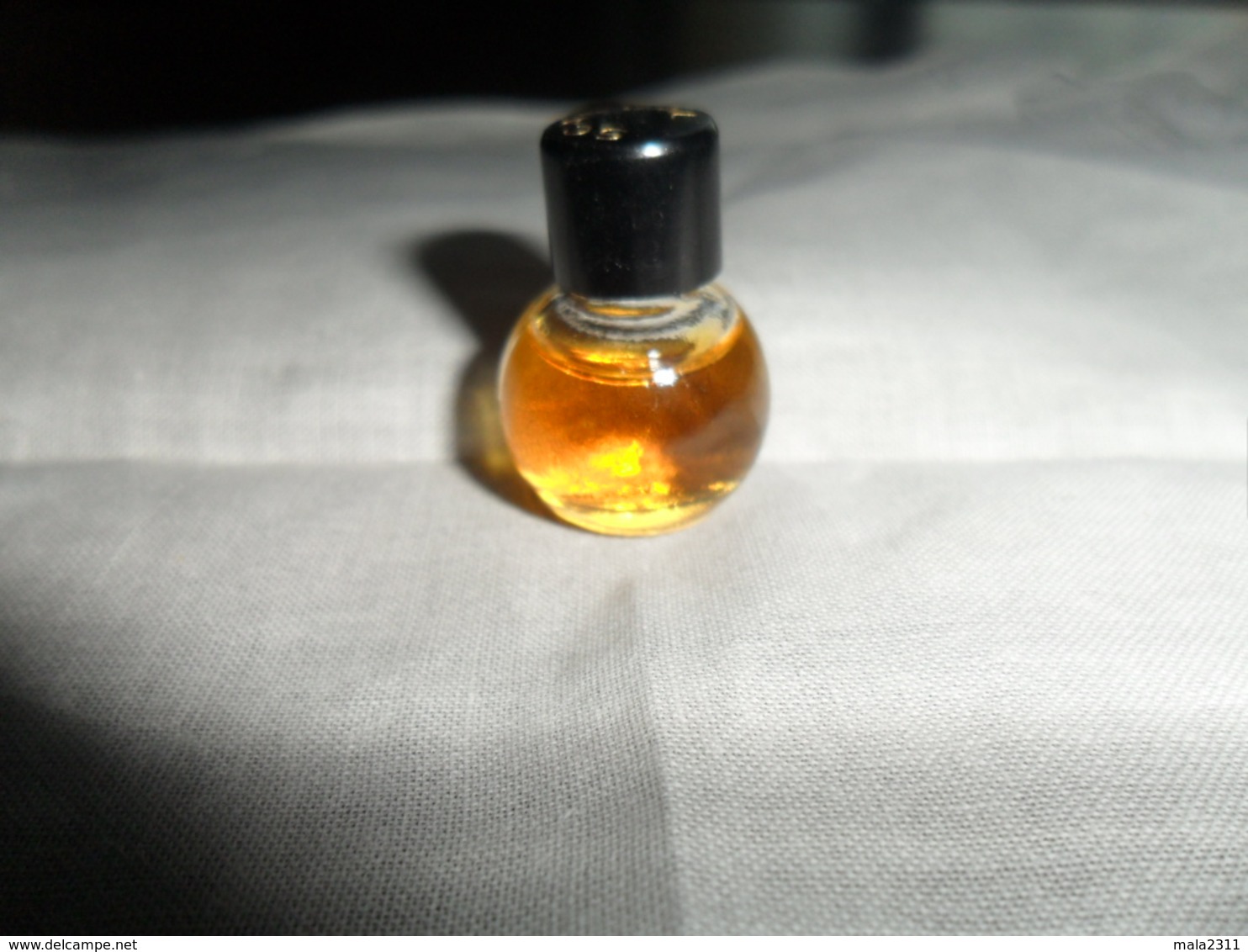 ANCIEN ECHANT. / RARE / LANVIN  SCANDAL    BOULE TRONQUEE  PF  1ML  / PLEIN  / SANS SON CARTON - Miniatures (sans Boite)