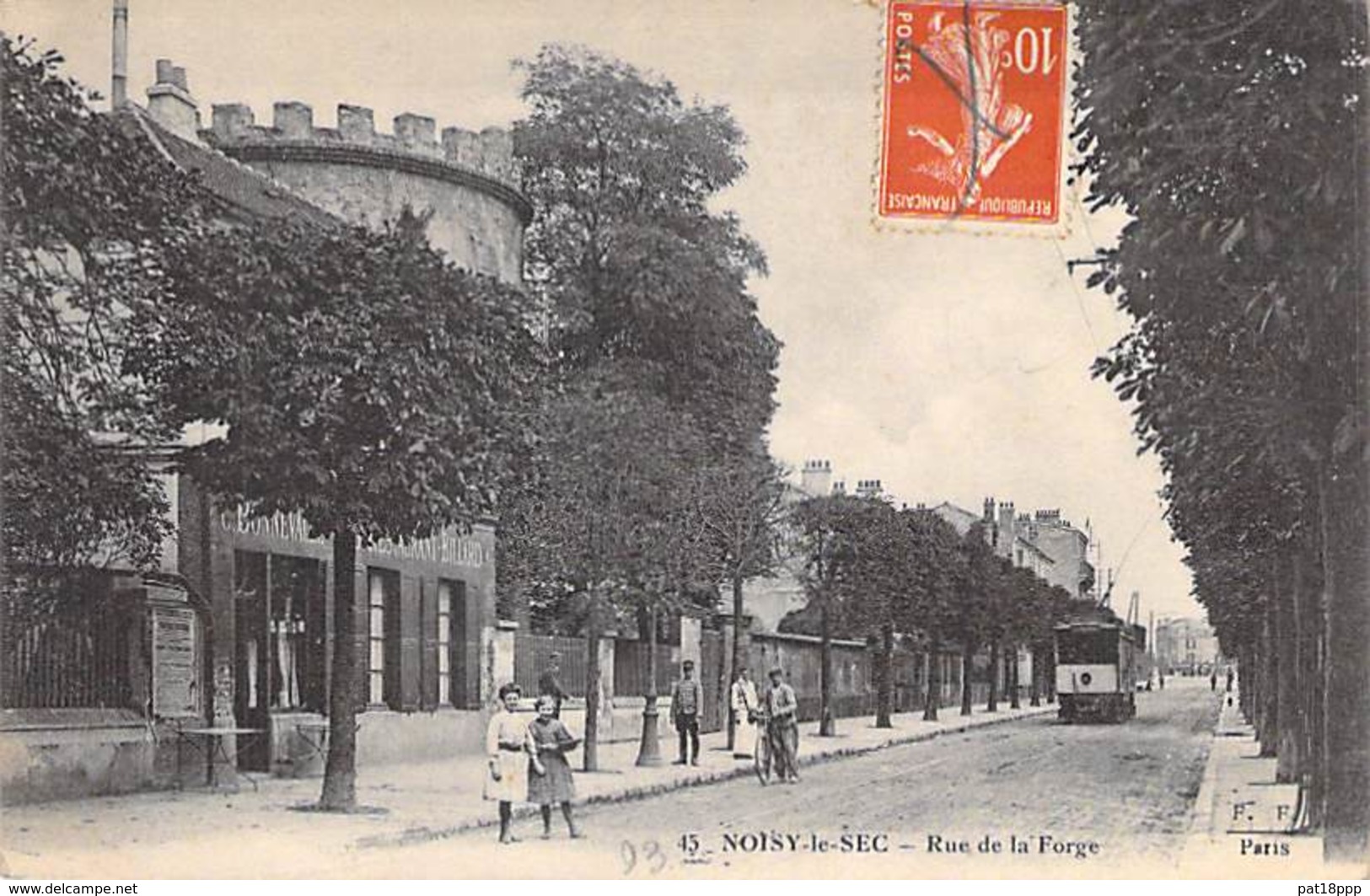 93 - NOISY LE SEC : Rue De La Forge ( Animation Tramway )- CPA - Seine St Denis - Noisy Le Sec