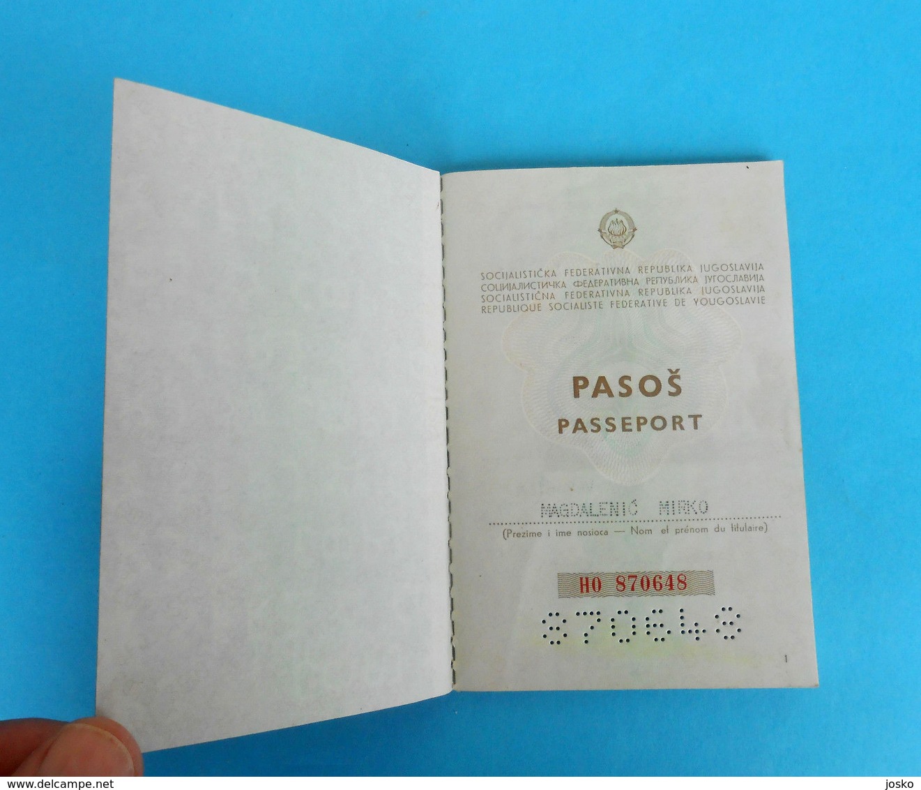 YUGOSLAVIA PASSPORTS - 2. DIFFERENT MODELS ... Passport Passeport Reisepass Pass Pasaporte Passaporte Passaporto - Historical Documents