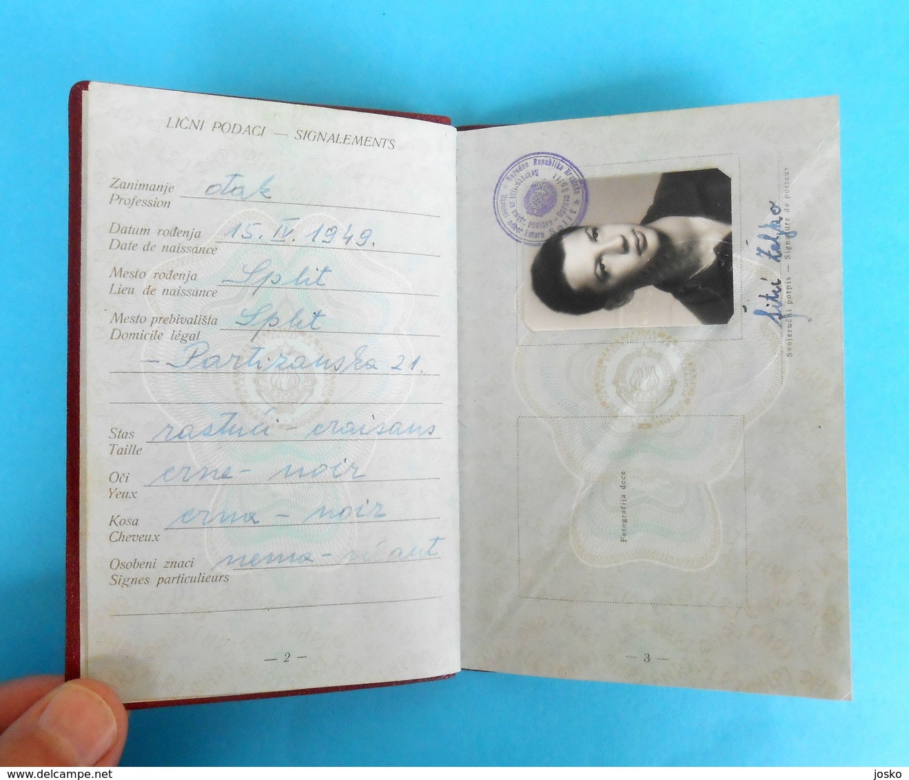 YUGOSLAVIA PASSPORTS - 2. DIFFERENT MODELS ... Passport Passeport Reisepass Pass Pasaporte Passaporte Passaporto - Historical Documents