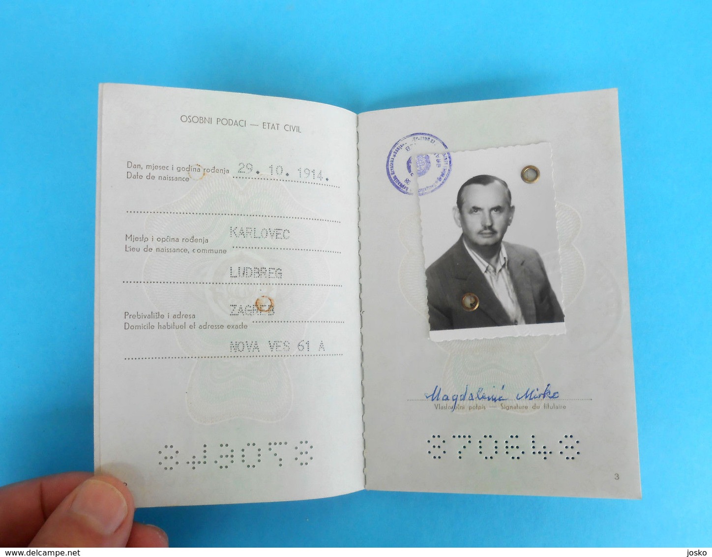 YUGOSLAVIA PASSPORTS - 2. DIFFERENT MODELS ... Passport Passeport Reisepass Pass Pasaporte Passaporte Passaporto - Historical Documents