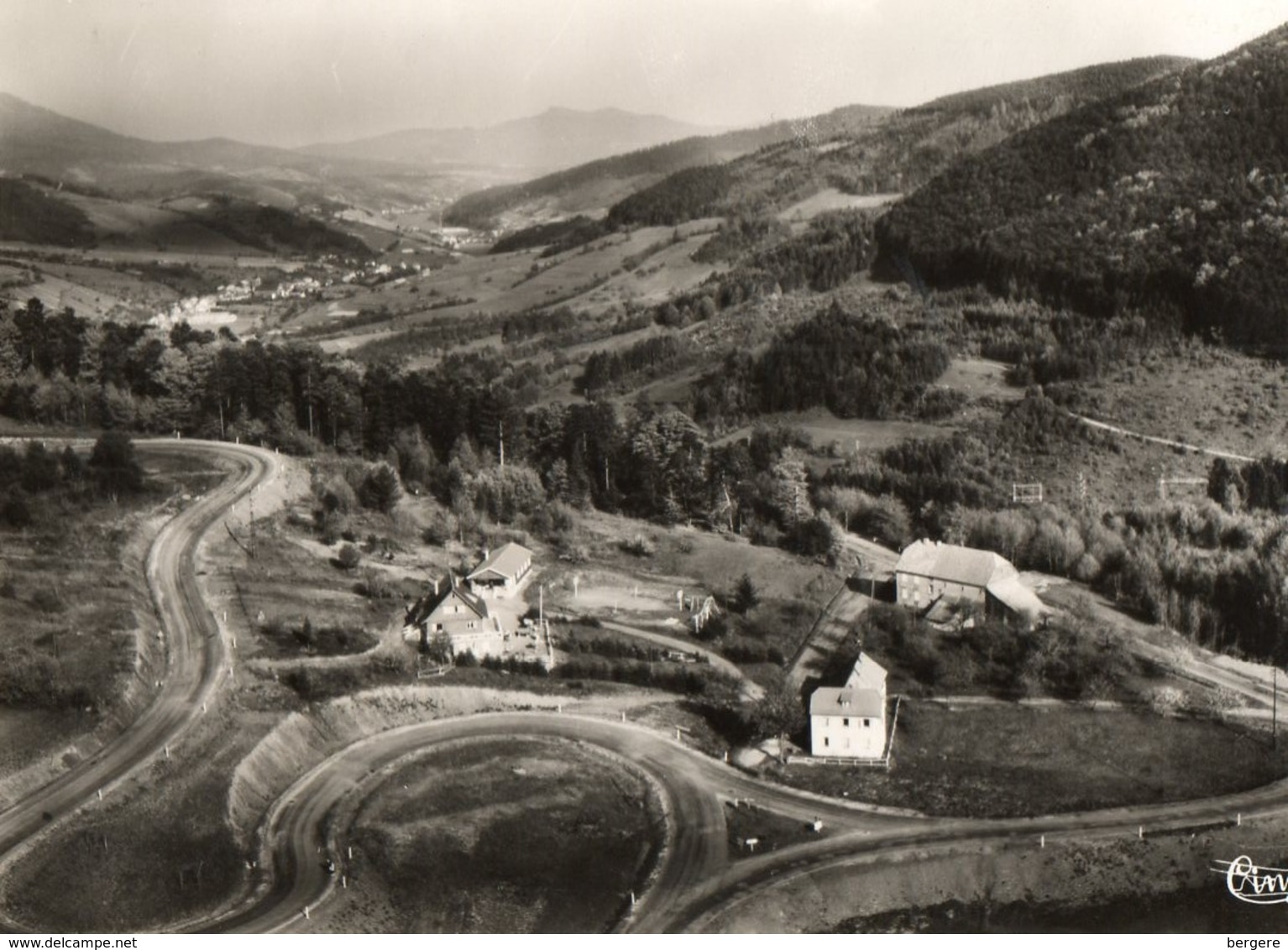 67. CPSM. COL DE STEIGE. Vue Panoramique Vers La Vallée De Villé. Chalet Du Fec. - Autres & Non Classés