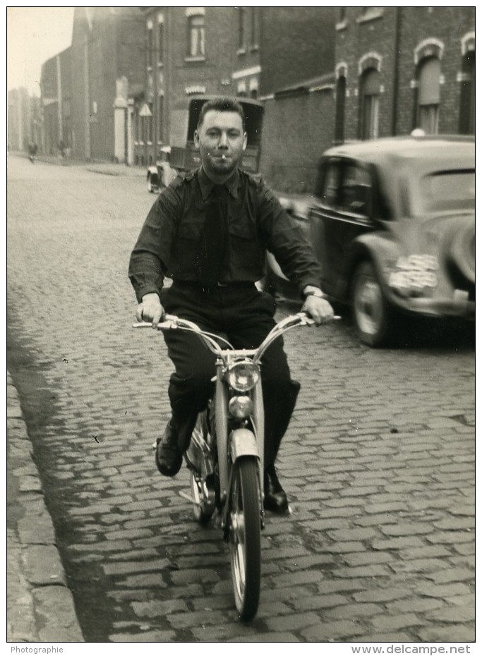 France Lille Homme Fumant Sur Mobylette Ancienne Photo 1960 - Anonymous Persons