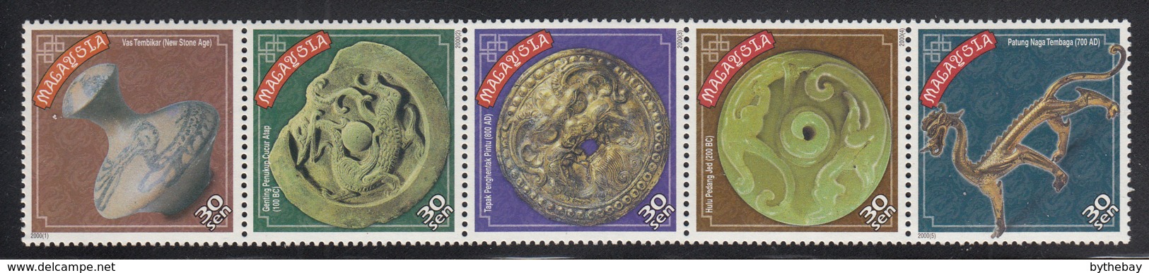 Malaysia 2000 MNH Scott #767 Strip Of 5 Artifacts Depicting Dragons Year Of The Dragon Vase Has Brown Background - Malaysia (1964-...)