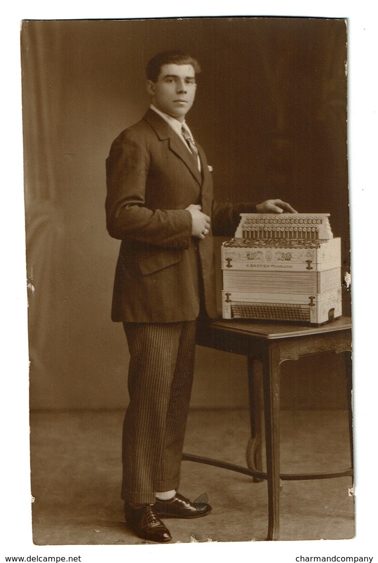 Photo - Accordéoniste - Accordéon H. BASTIEN - Charleroi - Photo Jensen - Renaix - 2 Scans - Music And Musicians