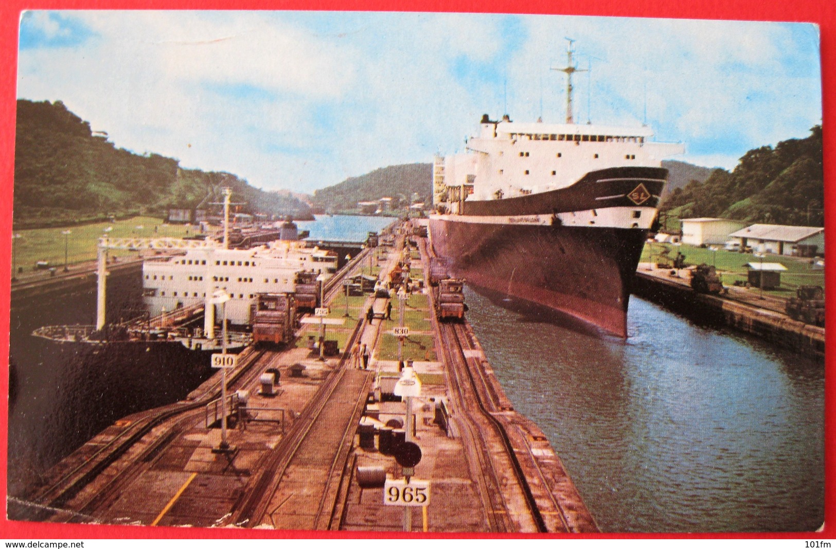 PANAMA CANAL - MIRAFLORES LOCK - Steamers