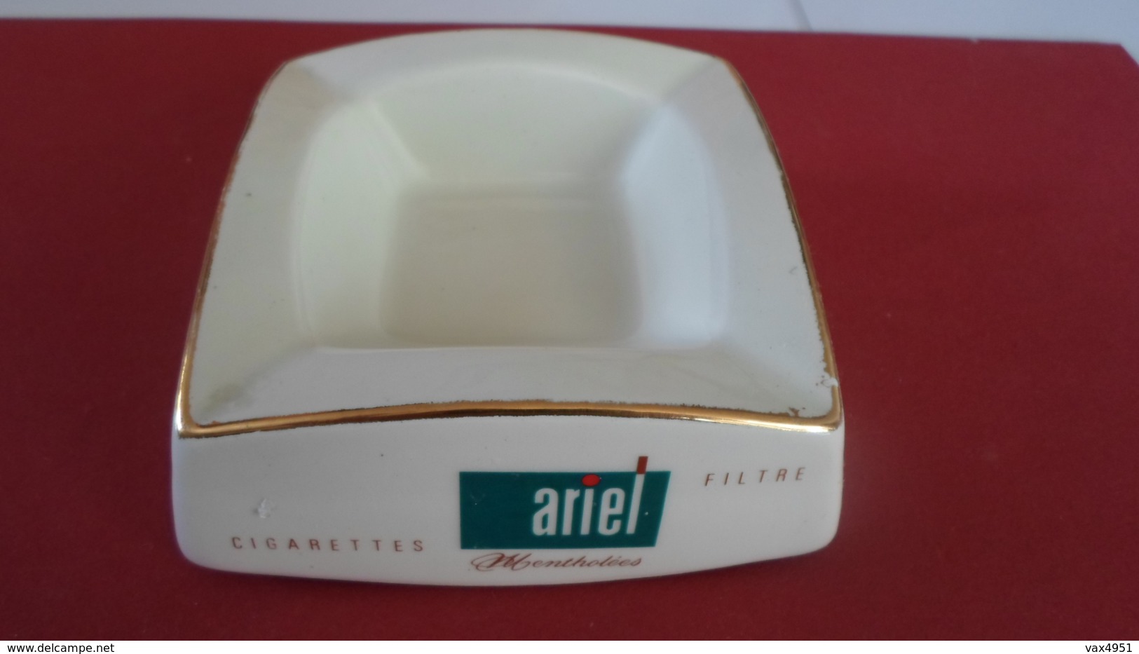 CENDRIER   ARIEL CIGARETTES MENTHOLEES    ****      A  SAISIR ******* - Asbakken