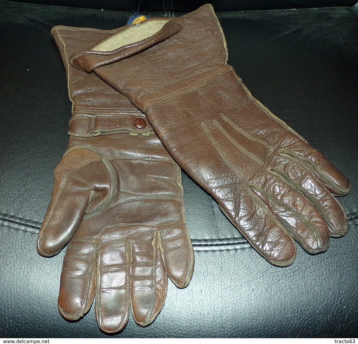 PAIRE DE GANTS DE MOTOCYCLISTE MILITAIRE DE L'ARMEE FRANCAISE , NEUF ENCORE COUSUS  ENSEMBLE MAIS A NETTOYER , FABRICATI - Uitrusting