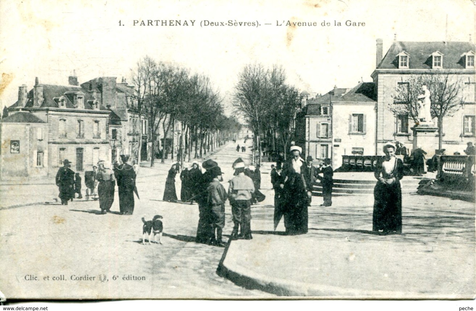 N°65384 -cpa Parthenay -l'avenue De La Gare- - Parthenay