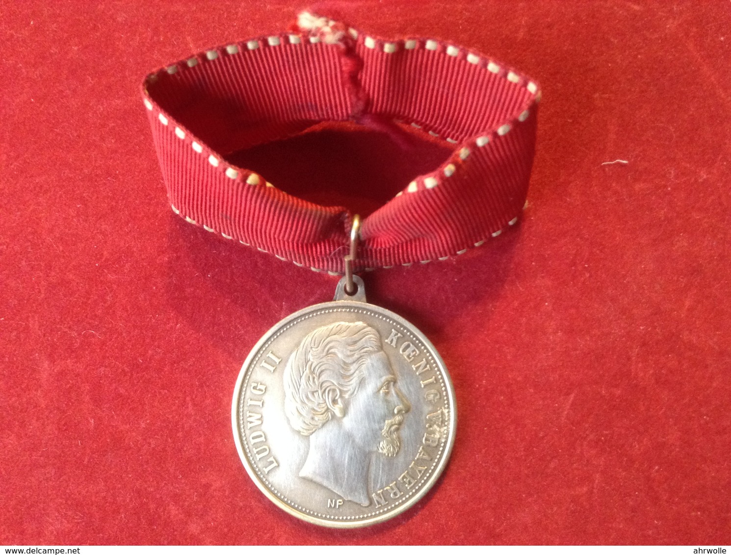 Orden Medaille Abzeichen An Öse Mit Band Ludwig II. König Von Bayern Mit Lebensdaten 1845-1886 - Monarchia/ Nobiltà