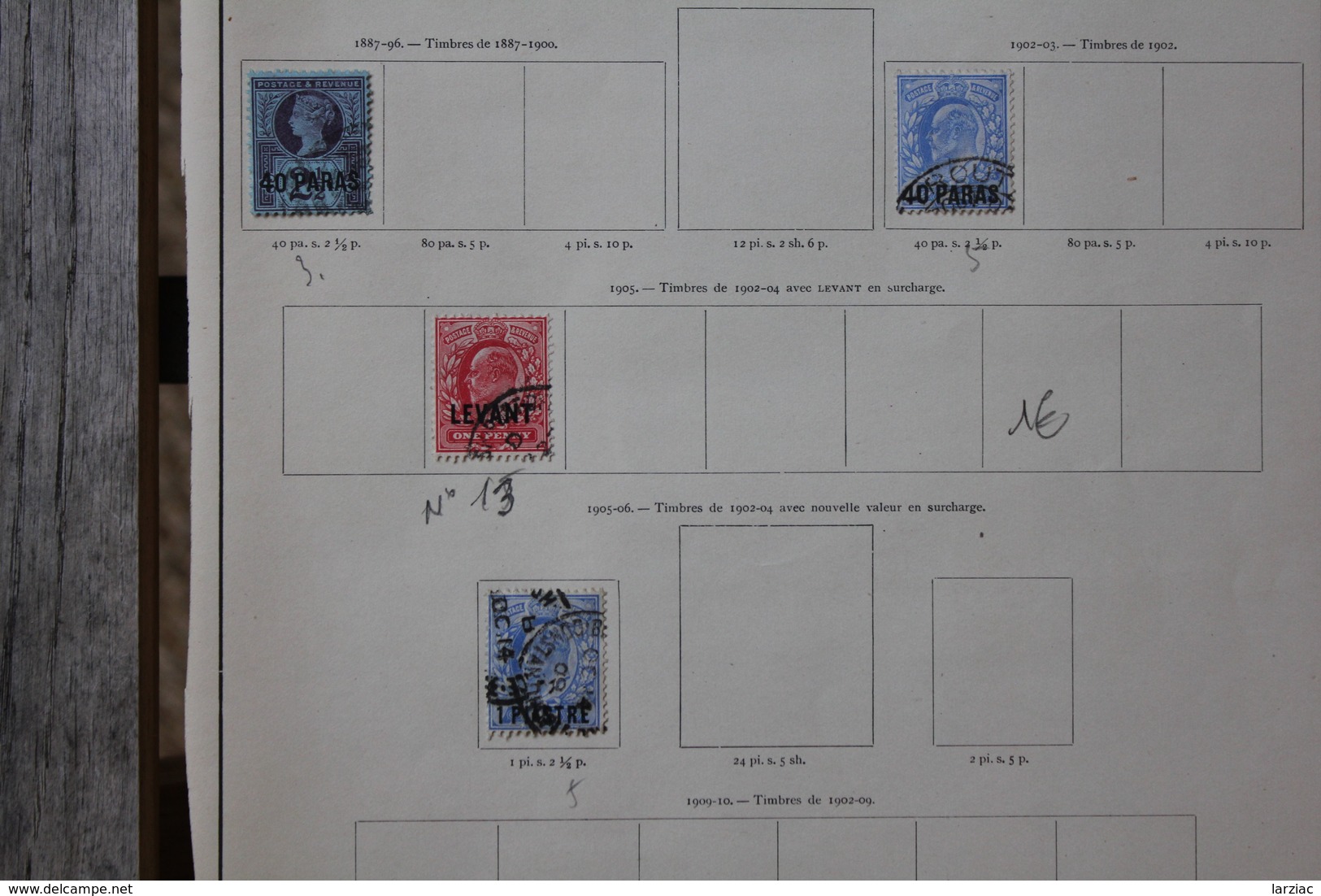 Lot De Timbres Anciens Levant Bureaux Anglais Sur Page D'album - British Levant