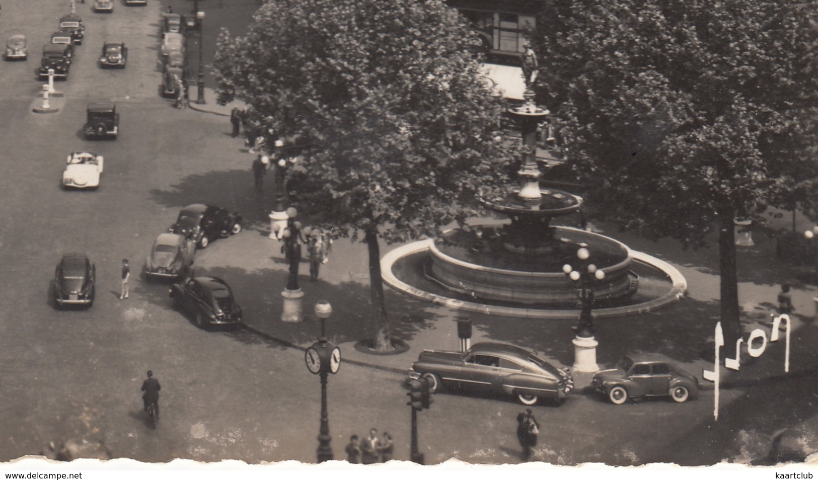 Paris: BUICK SEDANET, RENAULT 4CV, TN6, PEUGEOT 203, CITROËN TRACTION AVANT, CABRIOLET - (1955) - Toerisme