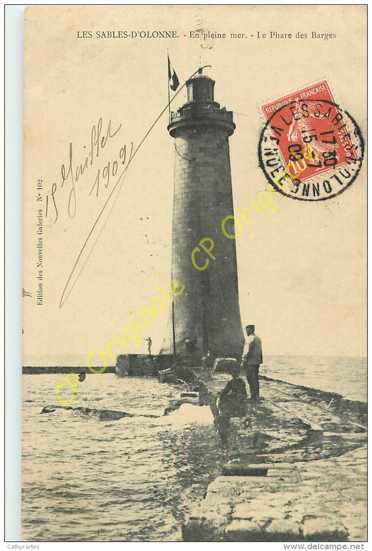 85. LES SABLES D'OLONNE . En Pleine Mer ; Le Phare Des Barges . - Sables D'Olonne