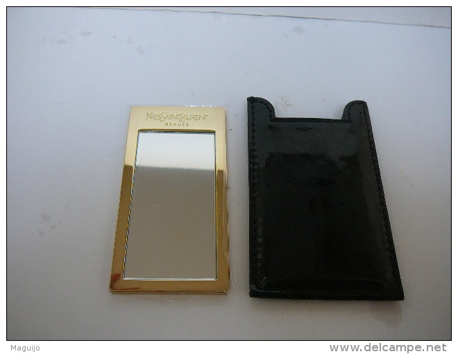 YVES SAINT LAURENT  " MIROIR  SIGLE ENCORE PROTEGE  NEUF + POCHETTE ( SIGLEE) LIRE ET VOIR !! - Miniatures Femmes (sans Boite)