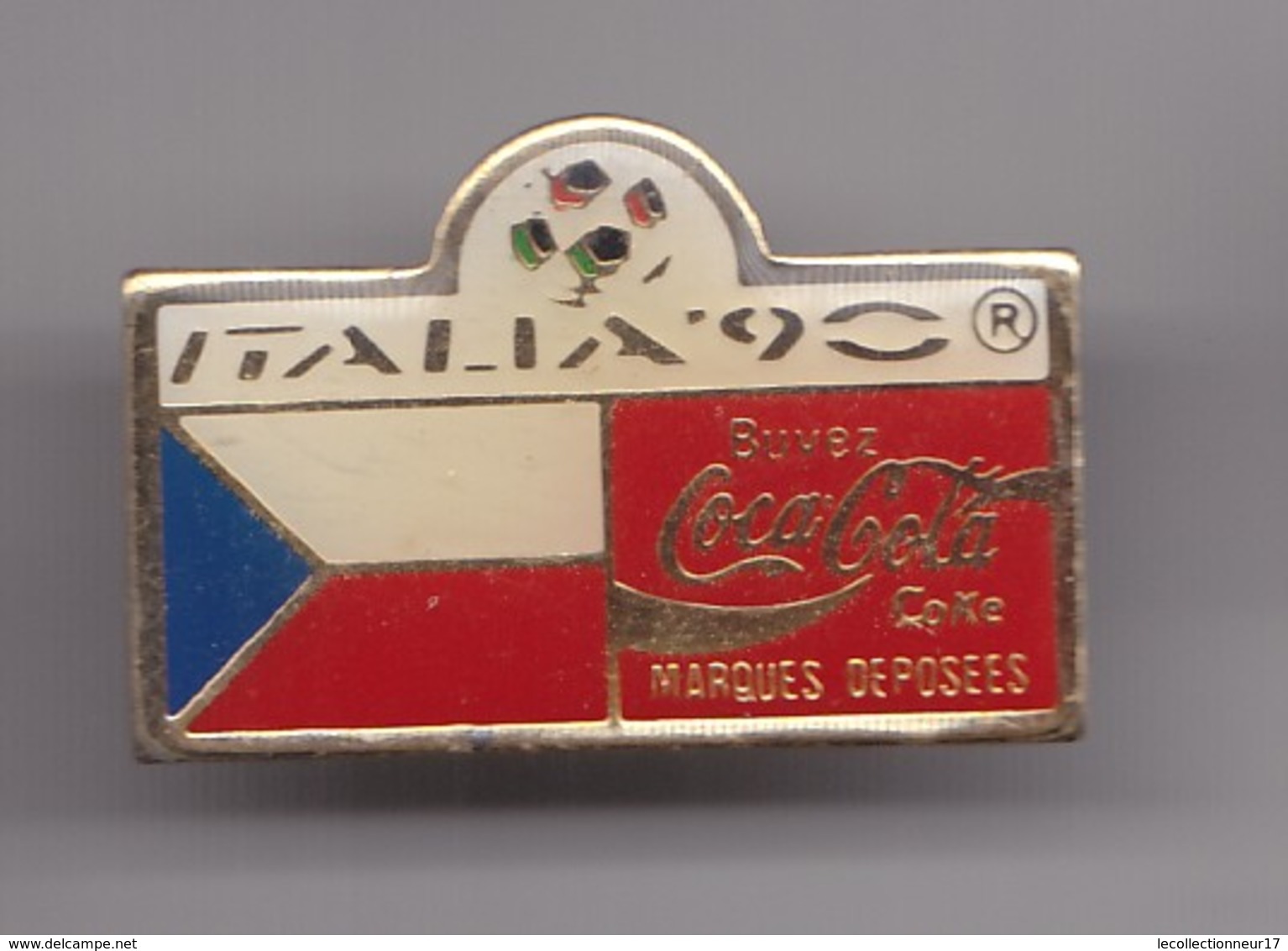 Pin's  Coca Cola Italia 90 Coupe Du Monde Du Football  Drapeau De La Tchecoslovaquie Réf 7162 - Coca-Cola