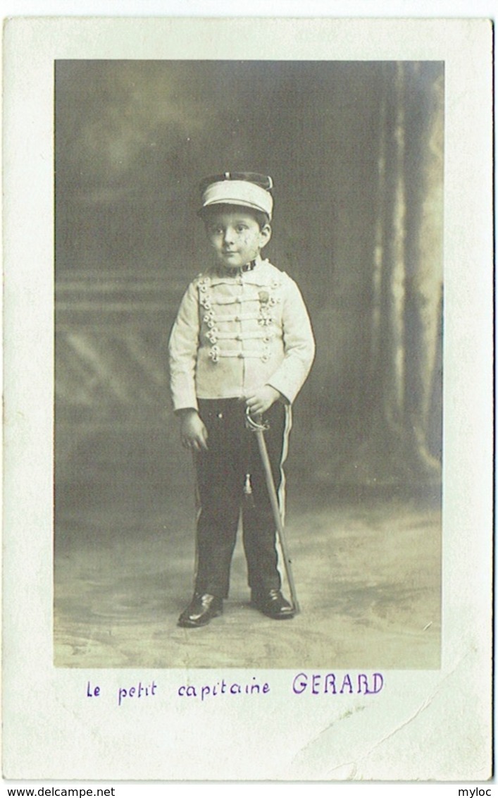 Carte Photo. Enfant En Militaire. Sabre Et Médaille. Foto Gotti à Lille. - Guerra, Militares