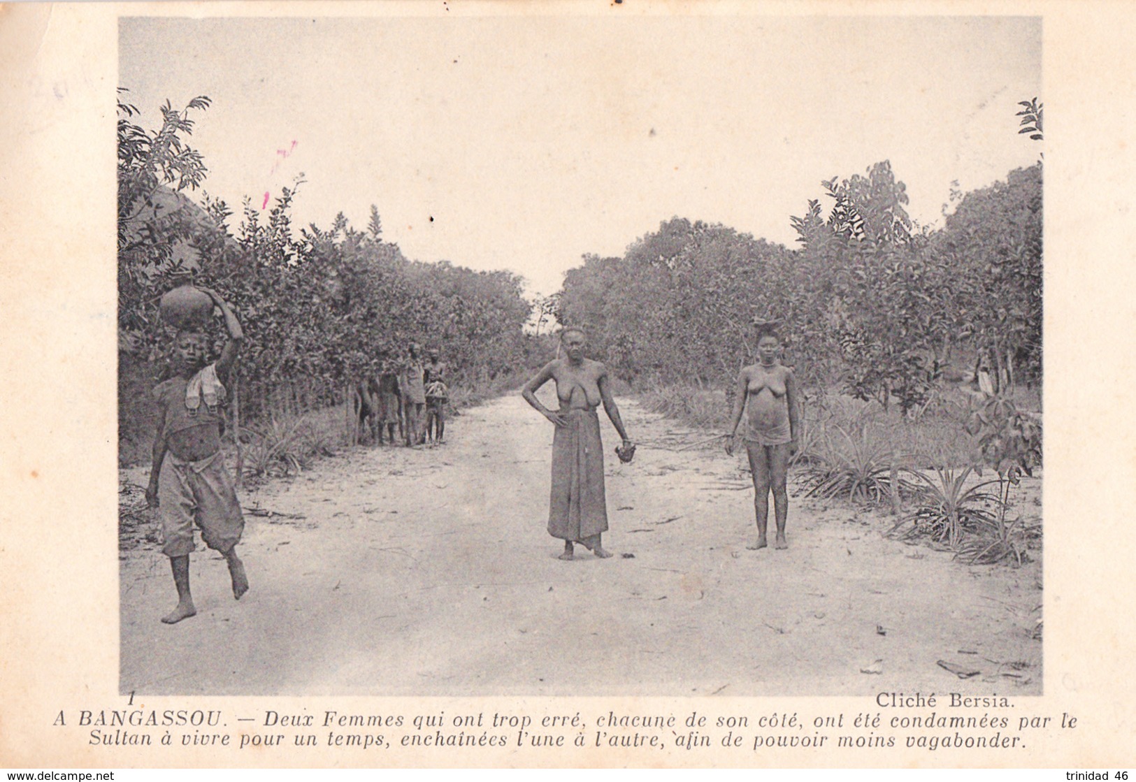 BANGASSOU  REPUBLIQUE CENTRAFRICAINE CENTRAFRIQUE ( 2 FEMMES PUNIES PAR LE SULTAN ) CENTRE  AFRIQUE - Centrafricaine (République)