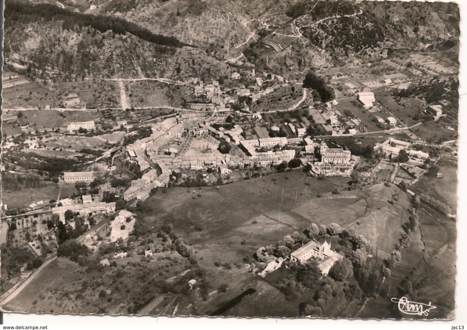 L20G_85 - Jaujac - Vue Aérienne Générale - Le Centre - Sonstige & Ohne Zuordnung