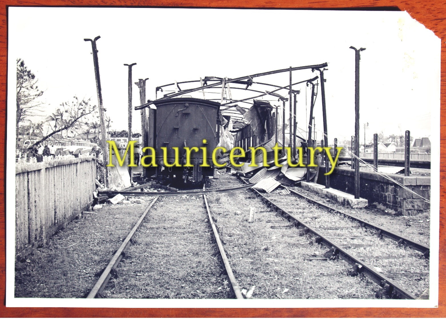 Photo ,  ILE MAURICE , MAURITIUS , Curepipe , TRAIN ,  Cyclone  Carol  1960 . - Places