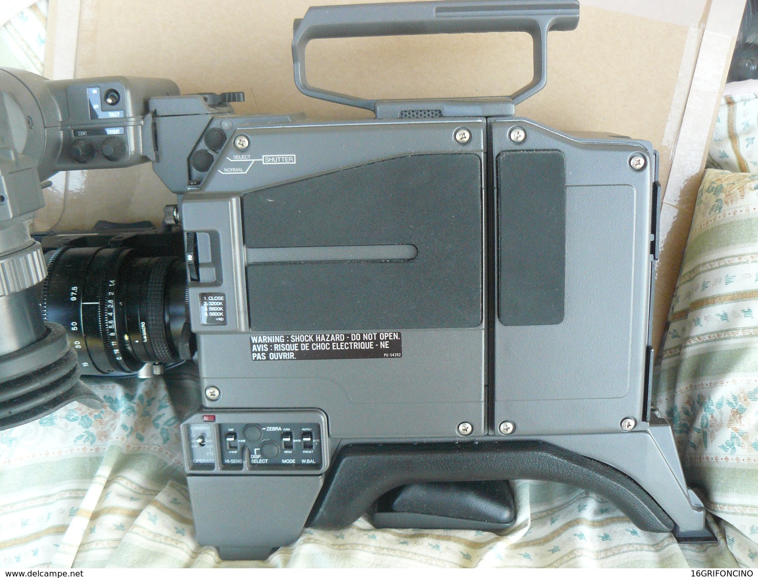 PROFESSIONAL CAMERA JVC KY-17BE  BUT NOT WORKING.- CINEPRESA PROFESSIONALE NON FUNZIONANTE-.RICAMBI - Matériel & Accessoires