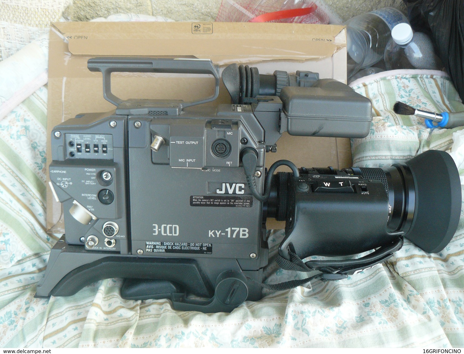 PROFESSIONAL CAMERA JVC KY-17BE  BUT NOT WORKING.- CINEPRESA PROFESSIONALE NON FUNZIONANTE-.RICAMBI