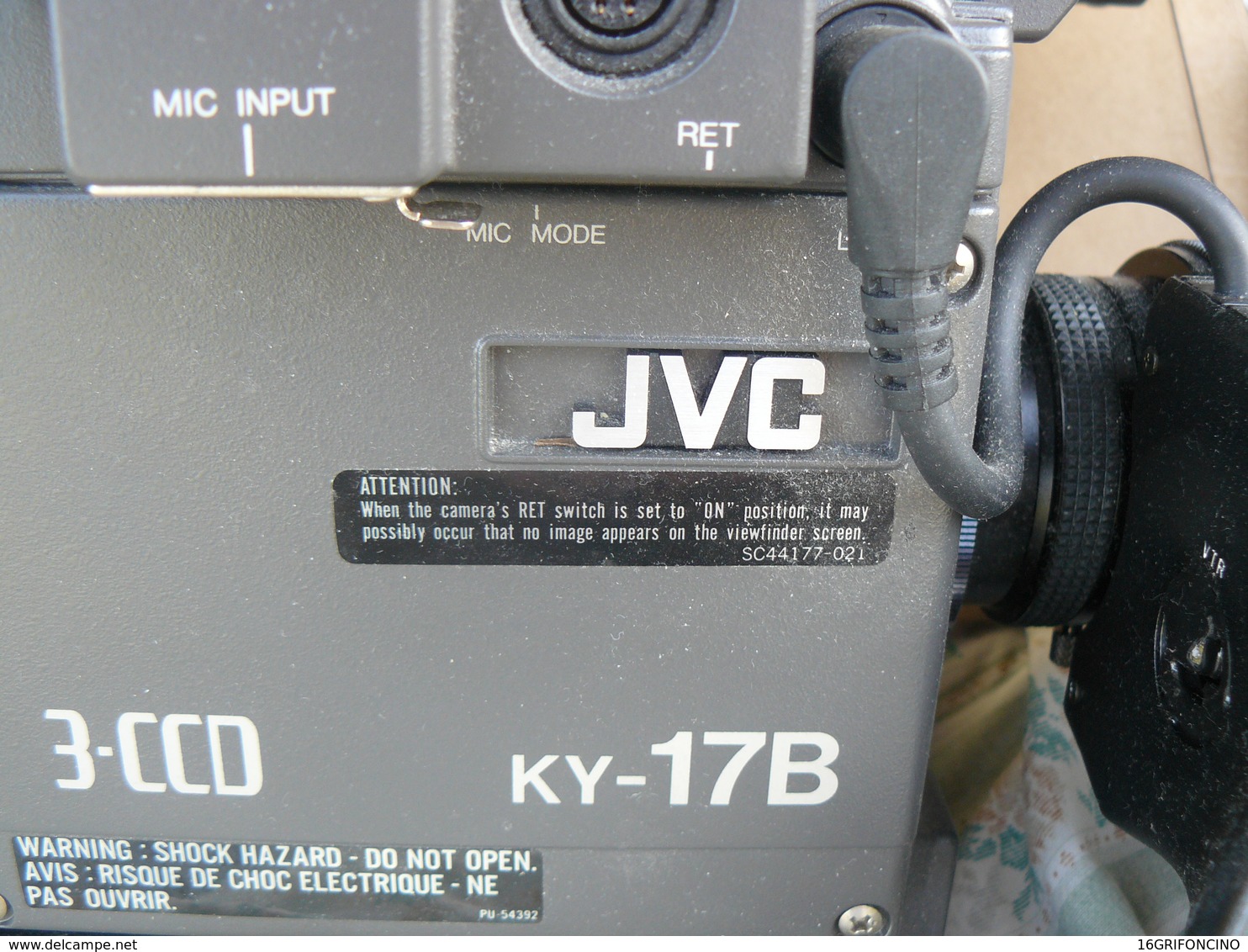 PROFESSIONAL CAMERA JVC KY-17BE  BUT NOT WORKING.- CINEPRESA PROFESSIONALE NON FUNZIONANTE-.RICAMBI