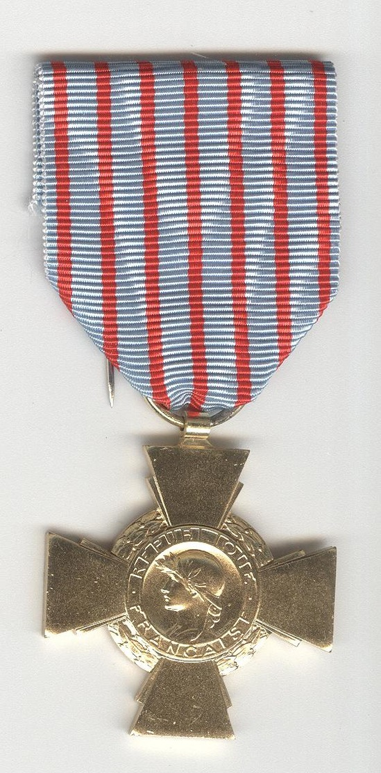 Médaille Croix Du Combattant - Très Bon état - France