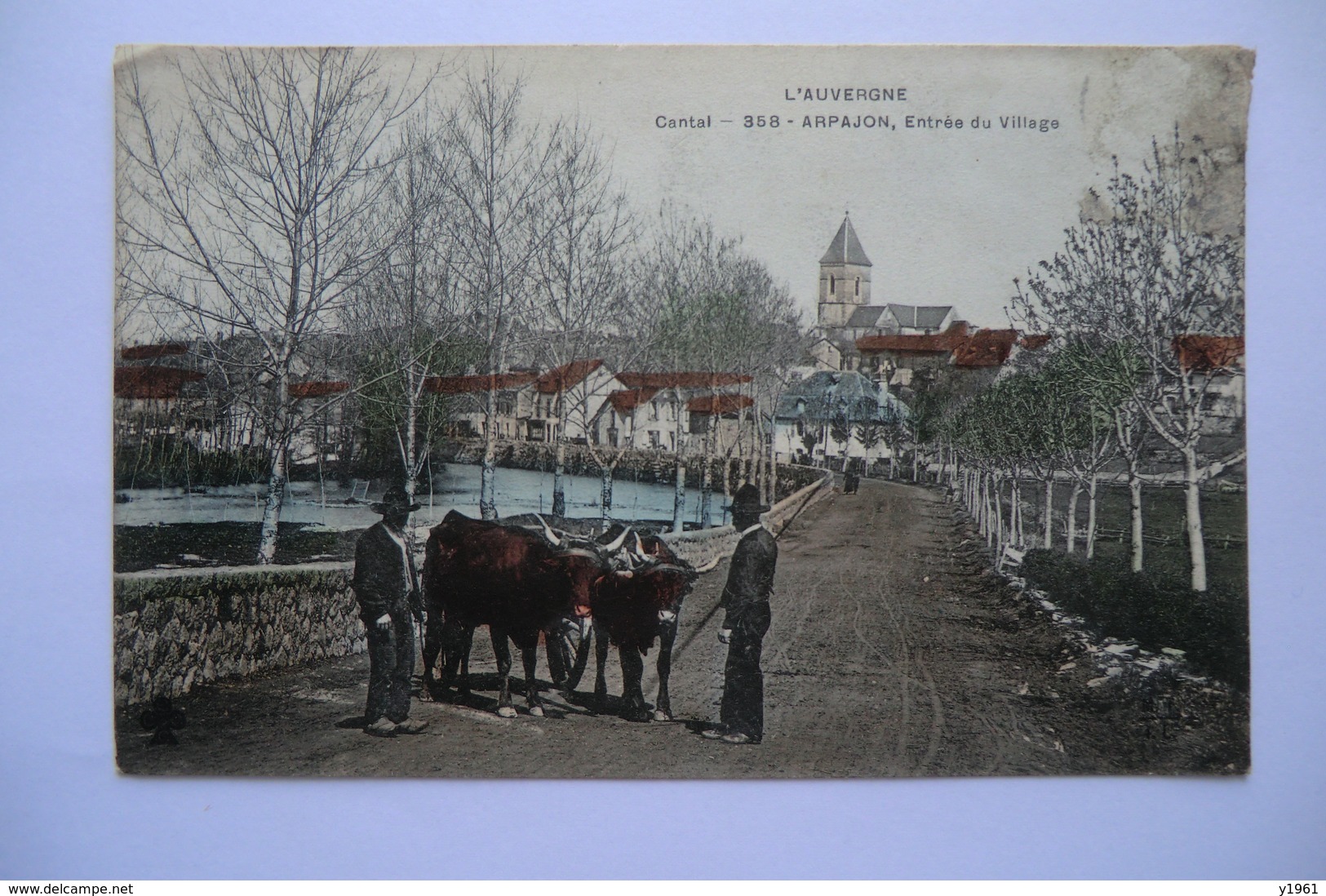 CPA 15 CANTAL ARPAJON SUR CERE. Entrée Du Village. - Arpajon Sur Cere