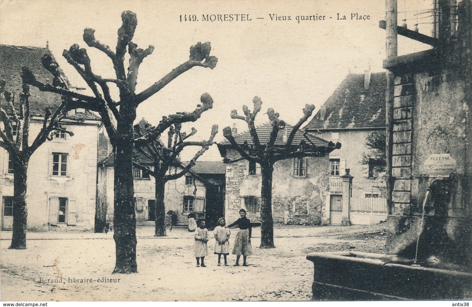 H158 - 38 - MORESTEL - Isère - Vieux Quartier - La Place - Morestel