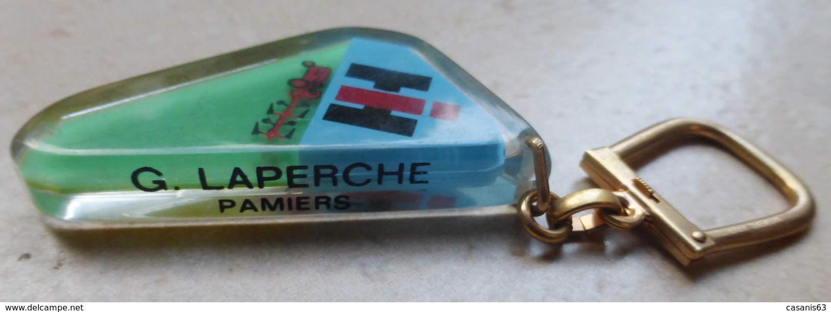 Porte  Clefs:   Bourbon Amovible   -  Tracteur Agricole I H  - G. Laperche Pamiers - Porte-clefs