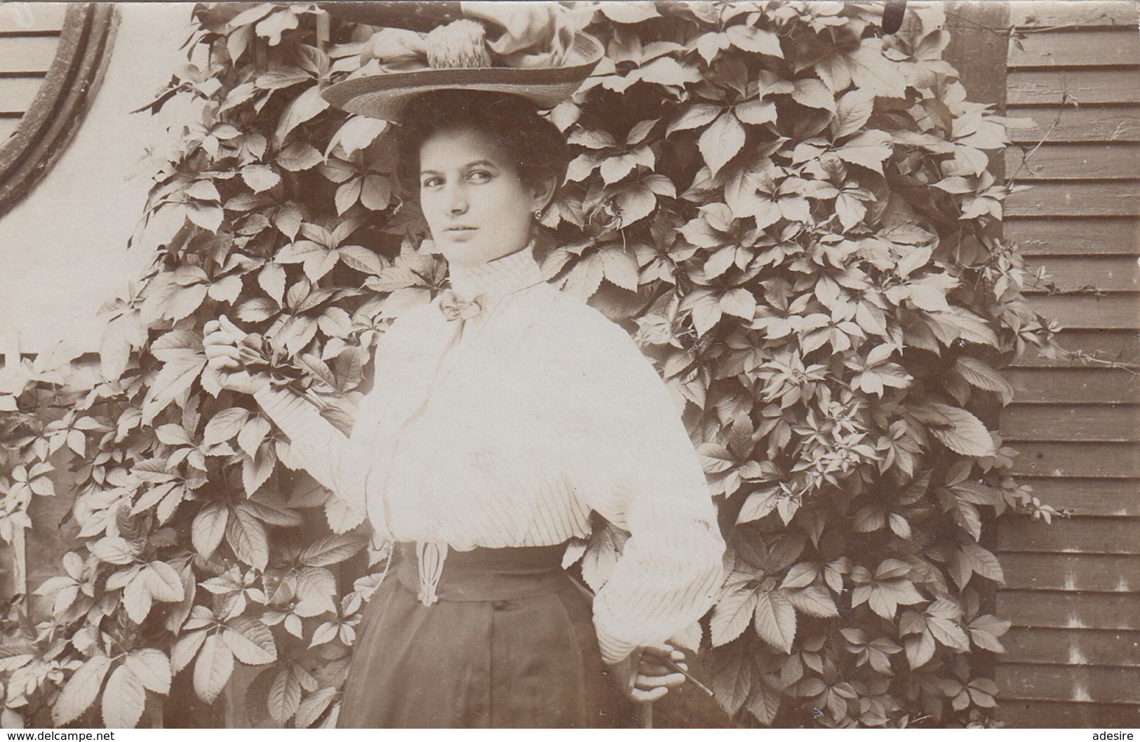 JUNGE HÜBSCHE DAME MIT HUT - Fotokarte 1907 - Frauen