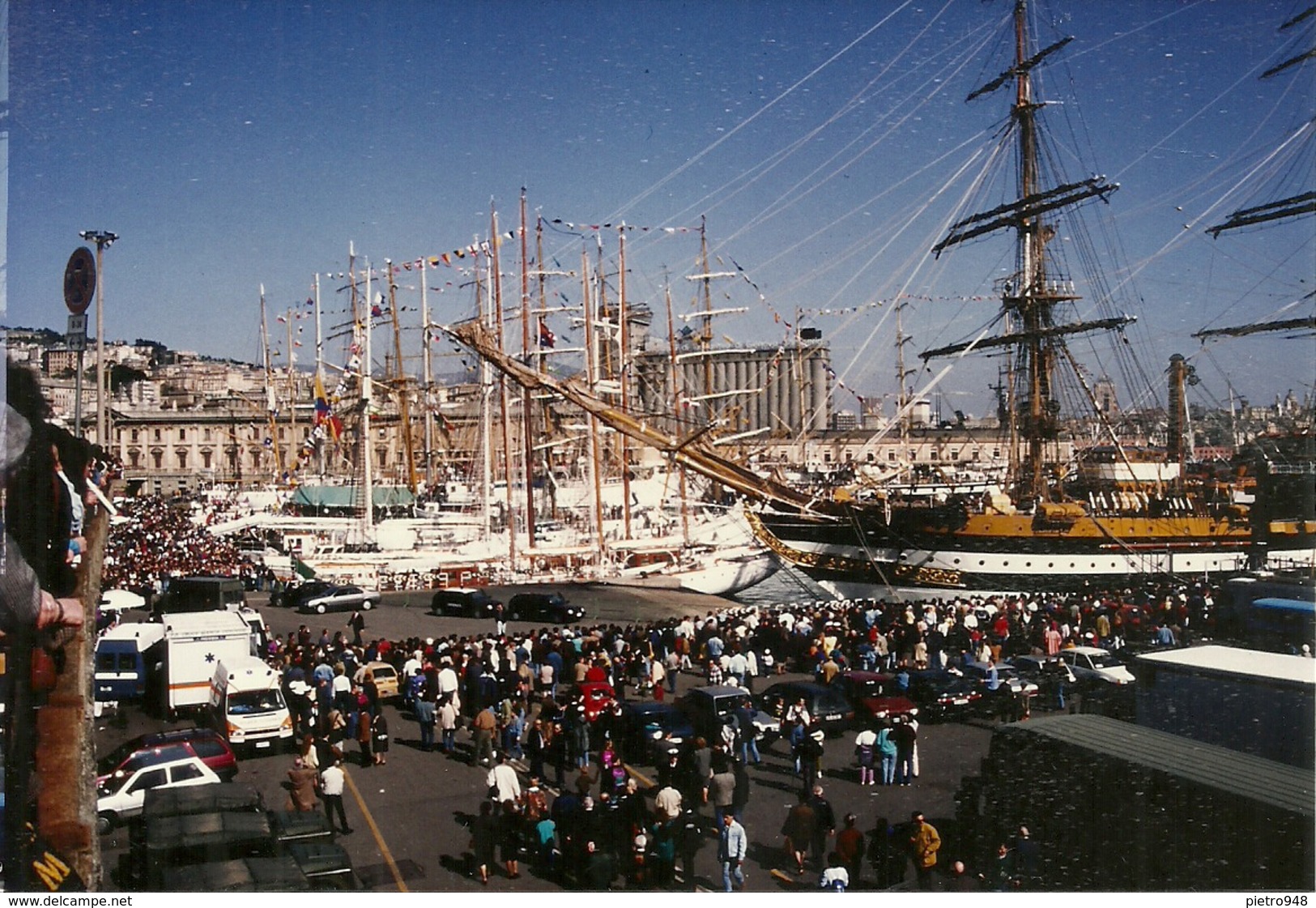 Nave Scuola "Amerigo Vespucci" Ormeggiata Nel Porto Di Genova E Scorcio Del Porto, N. 10 Fotografie - Barche