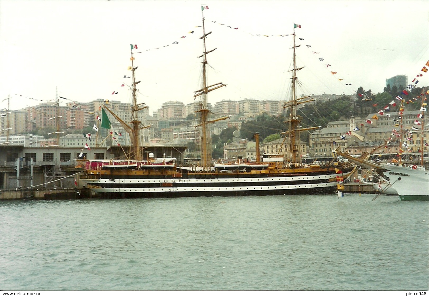 Nave Scuola "Amerigo Vespucci" Ormeggiata nel Porto di Genova e Scorcio del Porto, n. 10 Fotografie