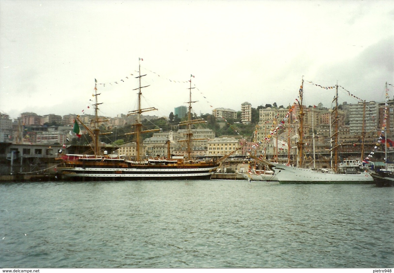 Nave Scuola "Amerigo Vespucci" Ormeggiata nel Porto di Genova e Scorcio del Porto, n. 10 Fotografie