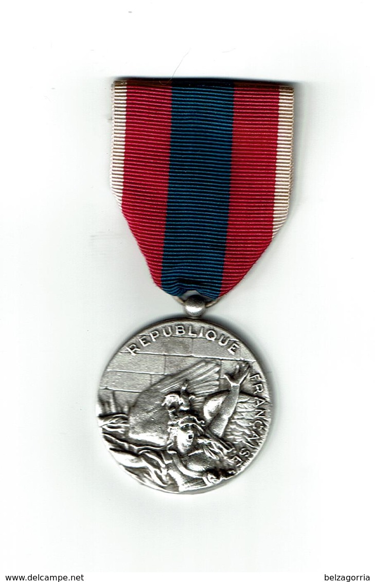 MEDAILLE DEFENSE NATIONALE ARMEE NATION REPUBLIQUE FRANCAISE ECHELON ARGENT, VOIR SCANS - Francia