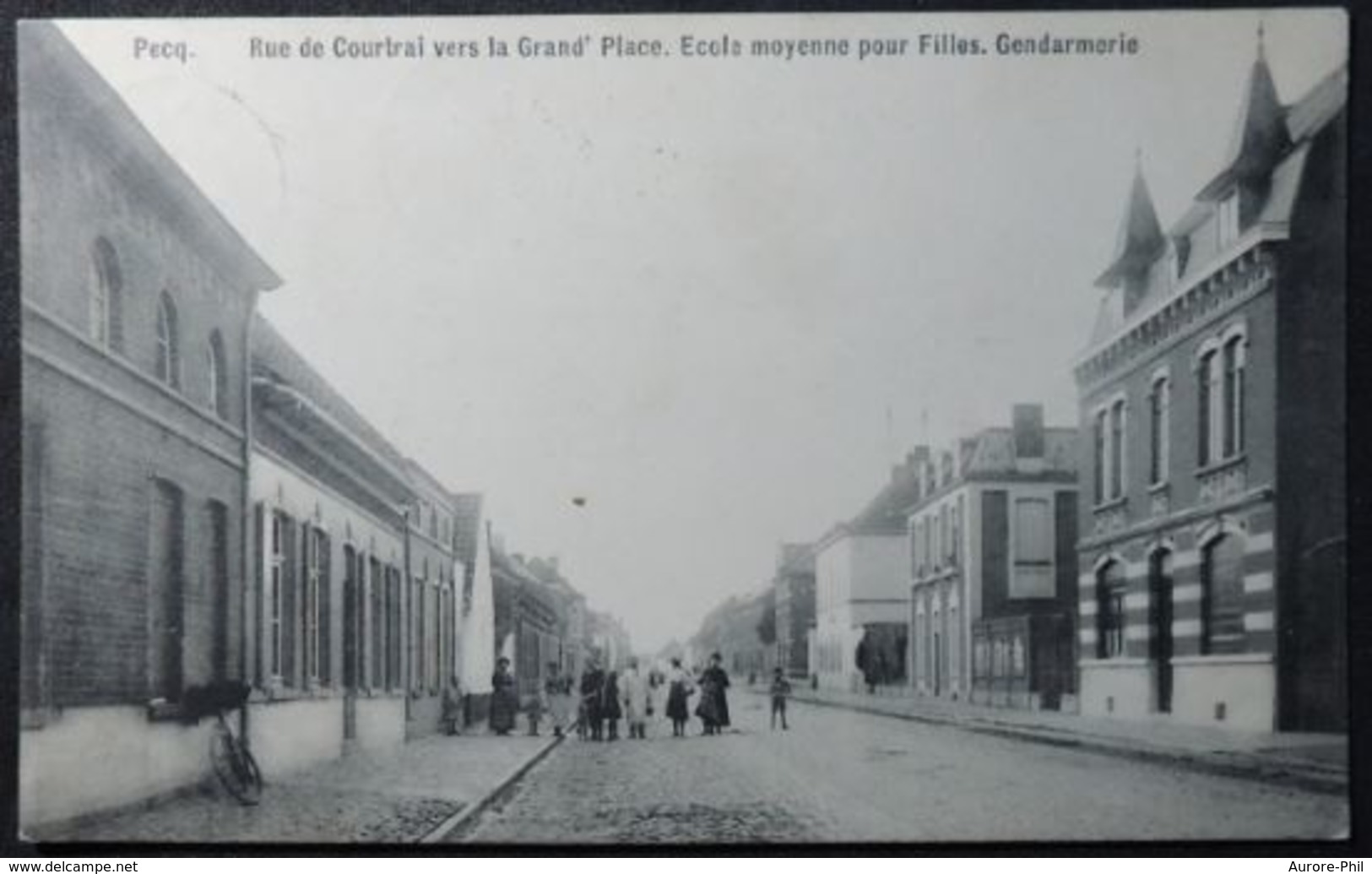 Pecq Rue De Courtrai Vers La Grand'Place Ecole Moyenne Pour Filles Gendarmerie - Pecq