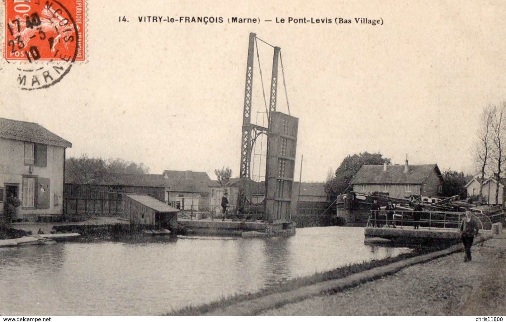 CPA Batellerie - 51 - VITRY-LE-FRANCOIS - Le Pont Levis (Bas Village) - Péniches - Cliché Peu Fréquent - Vitry-le-François