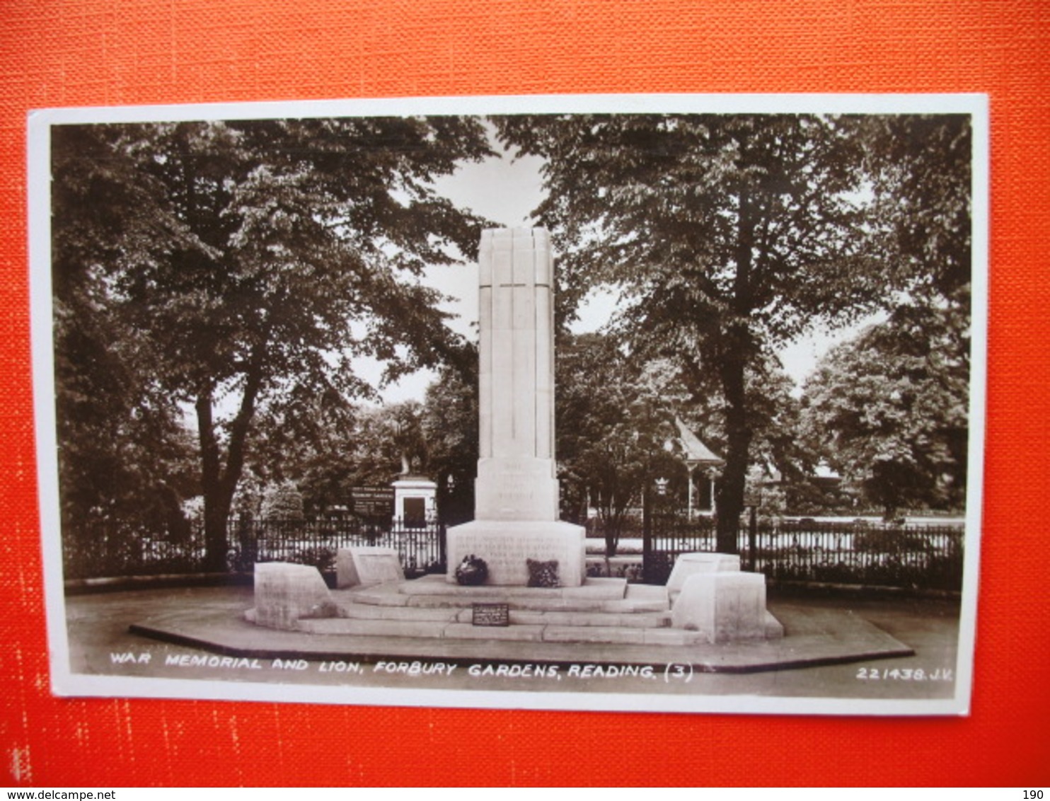 Reading.WAR MEMORIAL AND LION,FORBURY GARDENS - Reading