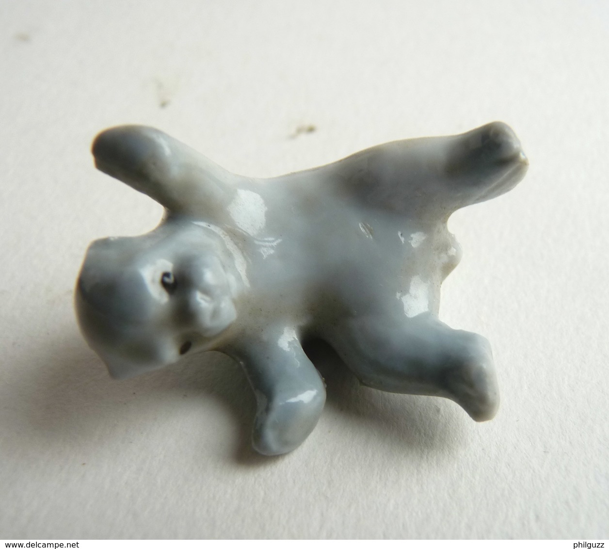 FEVE EN PORCELAINE ANCIENNE ALLEMANDE CHIEN BOULEDOGUE JOUANT 9618 (Germany) - Animaux