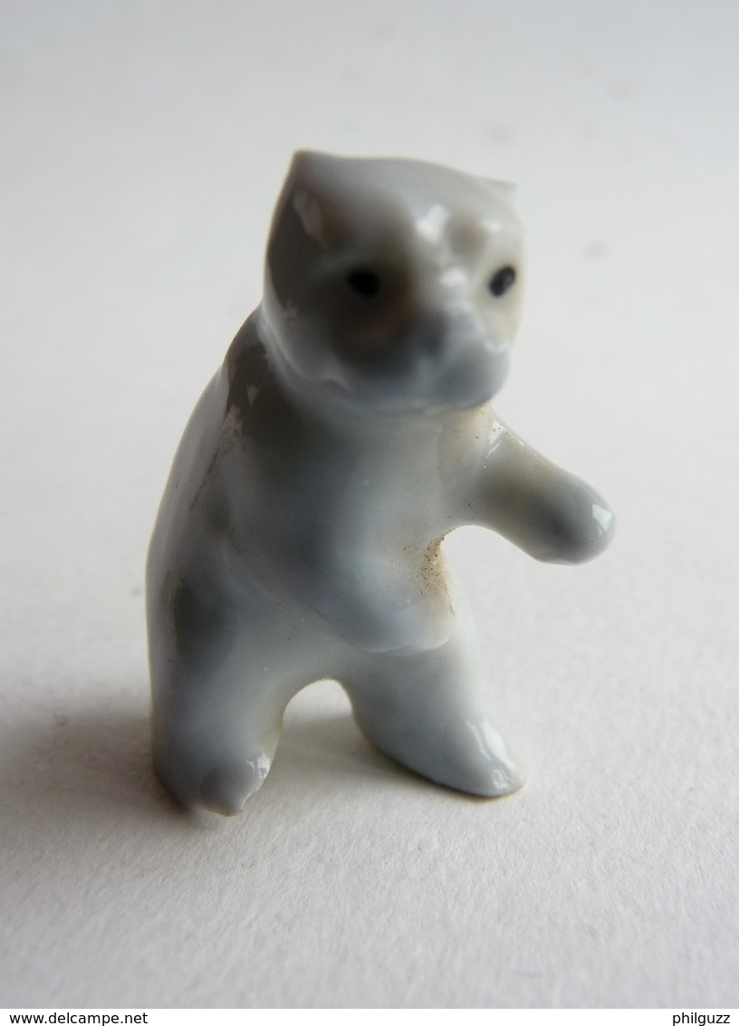 FEVE EN PORCELAINE ANCIENNE ALLEMANDE CHIEN BOULEDOGUE DEBOUT 9618 (Germany) - Animaux