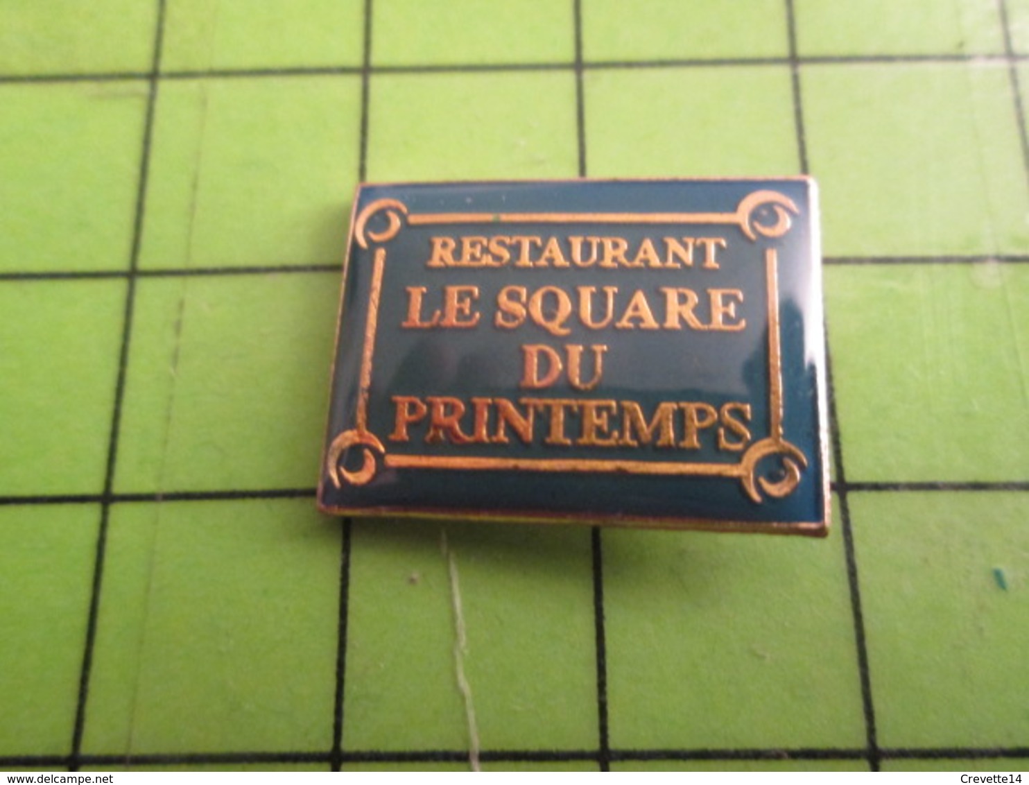 1518B Pin's Pins / Rare Et De Belle Qualité / ALIMENTATION : RESTAURANT (Coucou Gégé) LE SQUARE DU PRINTEMPS - Food