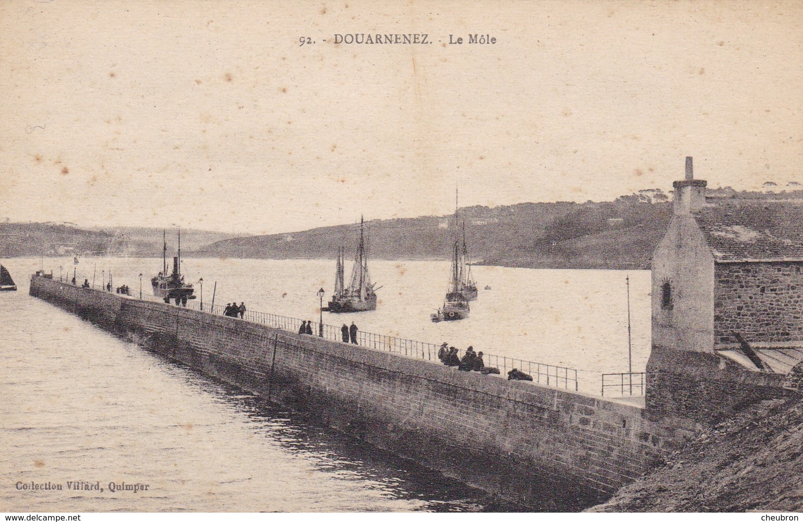 29. DOUARNENEZ . CPA . LE MOLE - Douarnenez